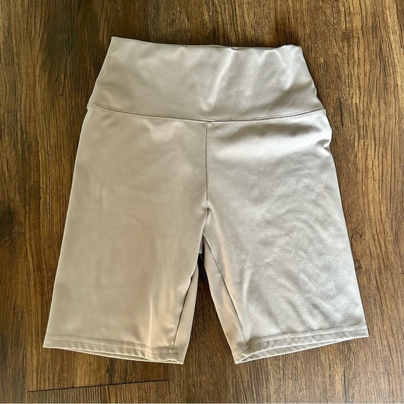 Garage Grey Beige Taupe Bike Shorts Size Small Stretch Comfy - Picture 2 of 8